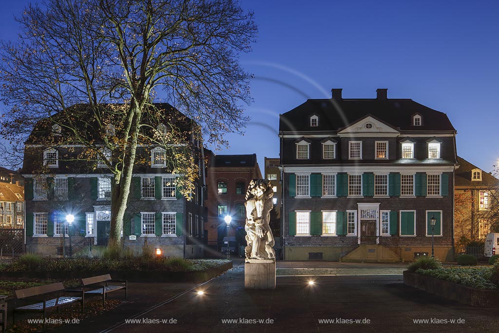 Wuppertal Barmen, historisches Zentrum, Engelsgarten zur Blauen Stunde; Wuppertal Barmen, historical center, city park Engelsgarten at blue hour.