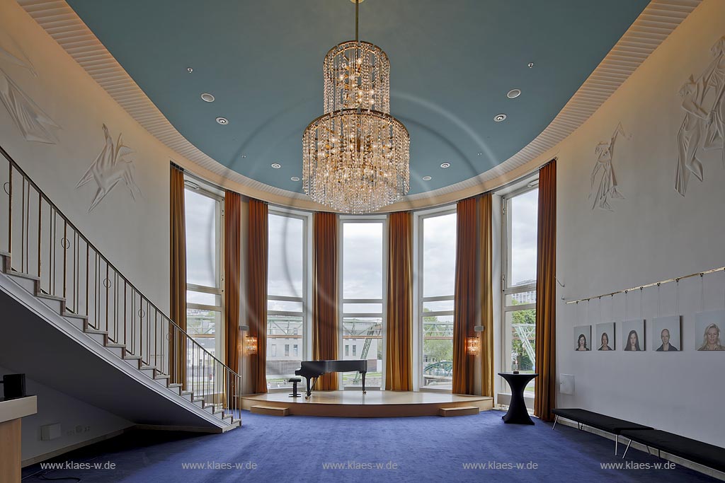 Wuppertal Barmen, Opernhaus Innenasnicht des Kronleuchter Foyer, Kronleuchterfoyer; Wuppertal Barmen, opera, interior view.