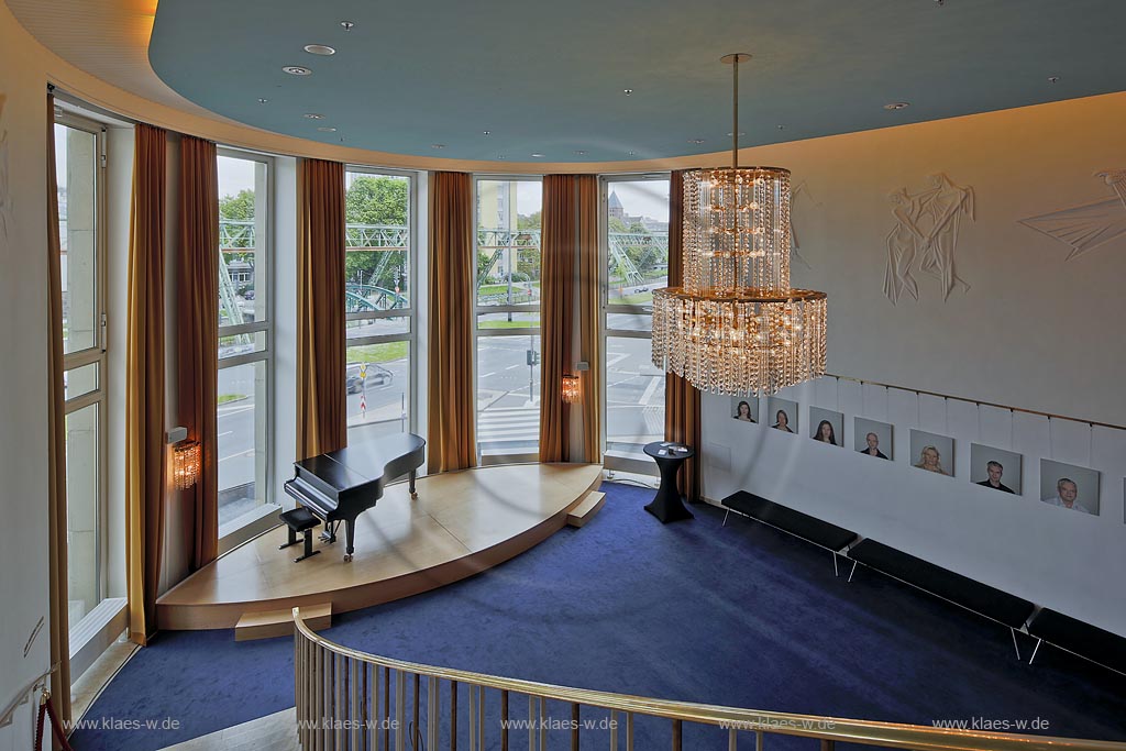 Wuppertal Barmen, Opernhaus Innenasnicht des Kronleuchter Foyer, Kronleuchterfoyer; Wuppertal Barmen, opera, interior view.