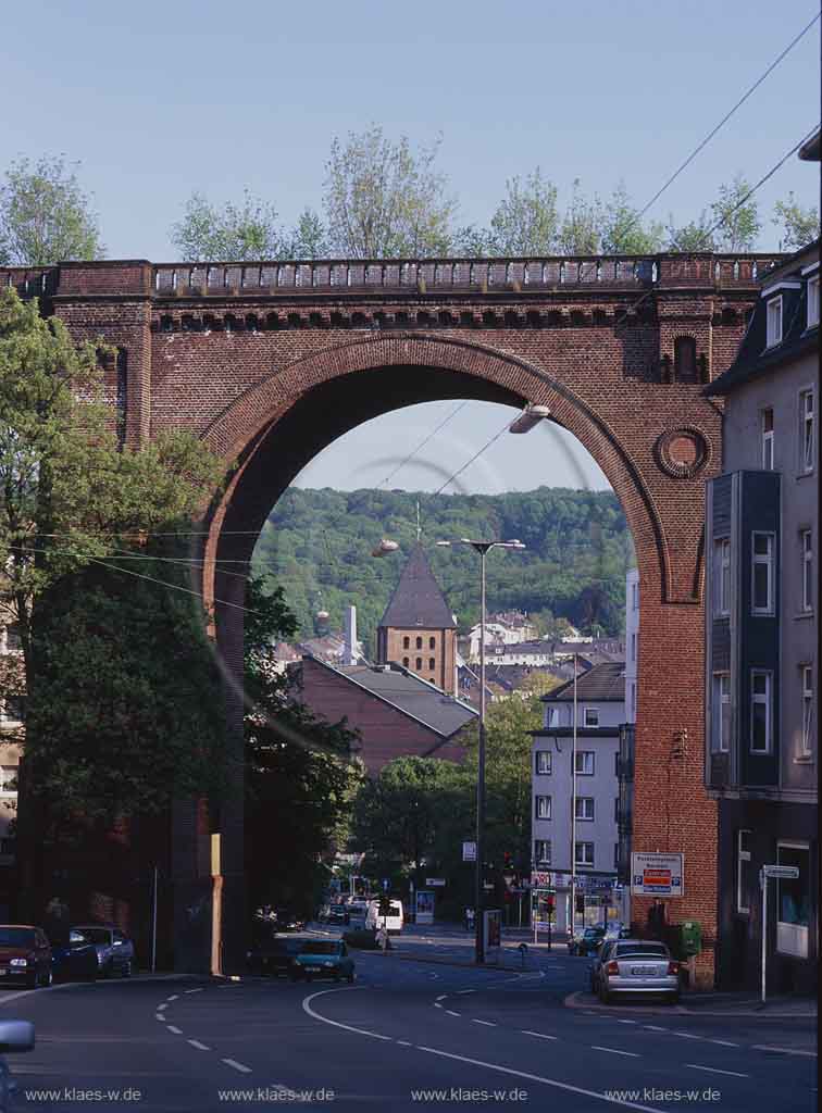 Barmen, Wuppertal, Regierungsbezirk Dsseldorf, Duesseldorf, Blick auf Eisenbahnbrcke, Eisenbahnbruecke mit Sicht auf Stadt