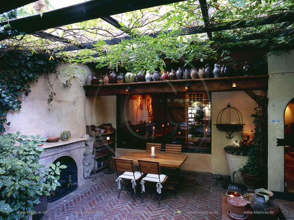 Barmen, Wuppertal, Regierungsbezirk Dsseldorf, Duesseldorf, Roederhaus, , Rderhaus, Kunstgalerie, Restaurant Galerie Palette, Blick auf Gastflaeche, Gastflche im Innenhof