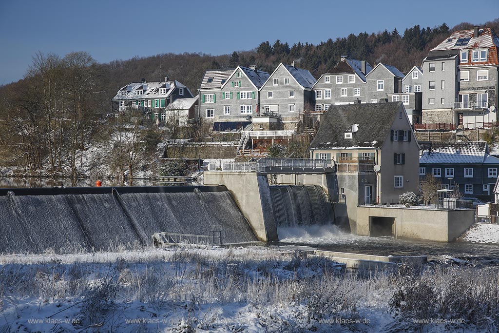 Wuppertal-Beyenburg, Beyenburger Stausee, Blick auf die Wehranlage, ein 13 m breites Wehr mit einem absenkbaren Segmentverschluss; Wuppertal-Beyenburg, Beyenburger barrier lake.