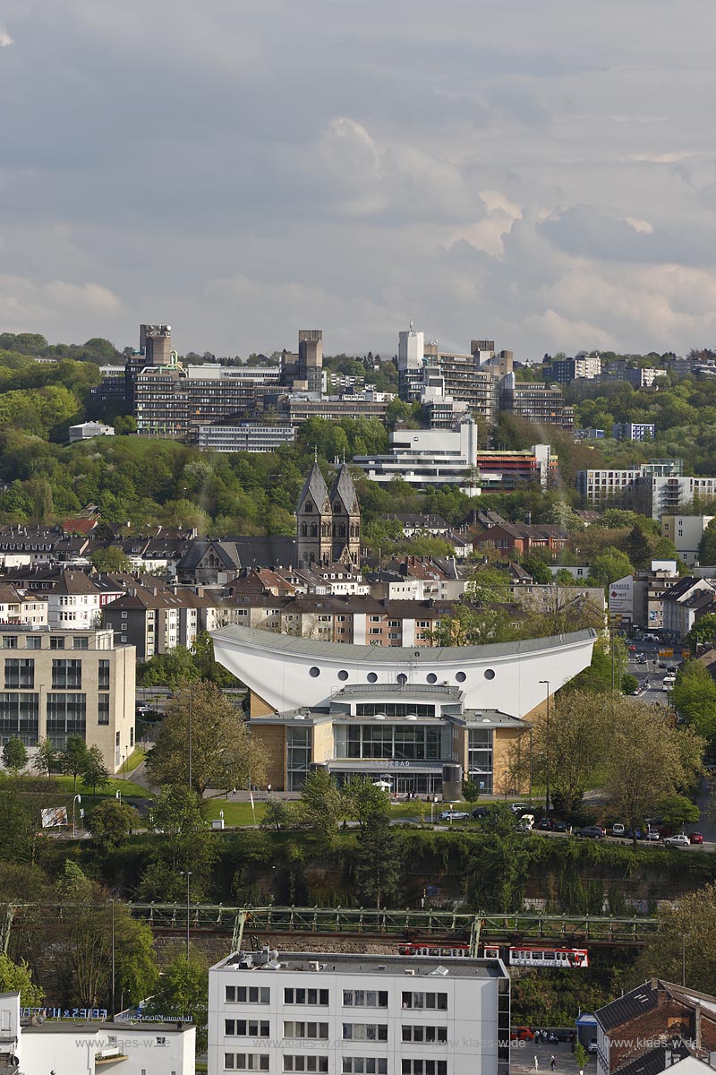 Wuppertal Elberfeld, Blick auf die Suedstadt mit Schwebebahn; Stadtbad, auch Schwimmoper genannt, St.Suitbertus Kirche; Universitaet; Wuppertal Elberfeld, view to the south of the city.