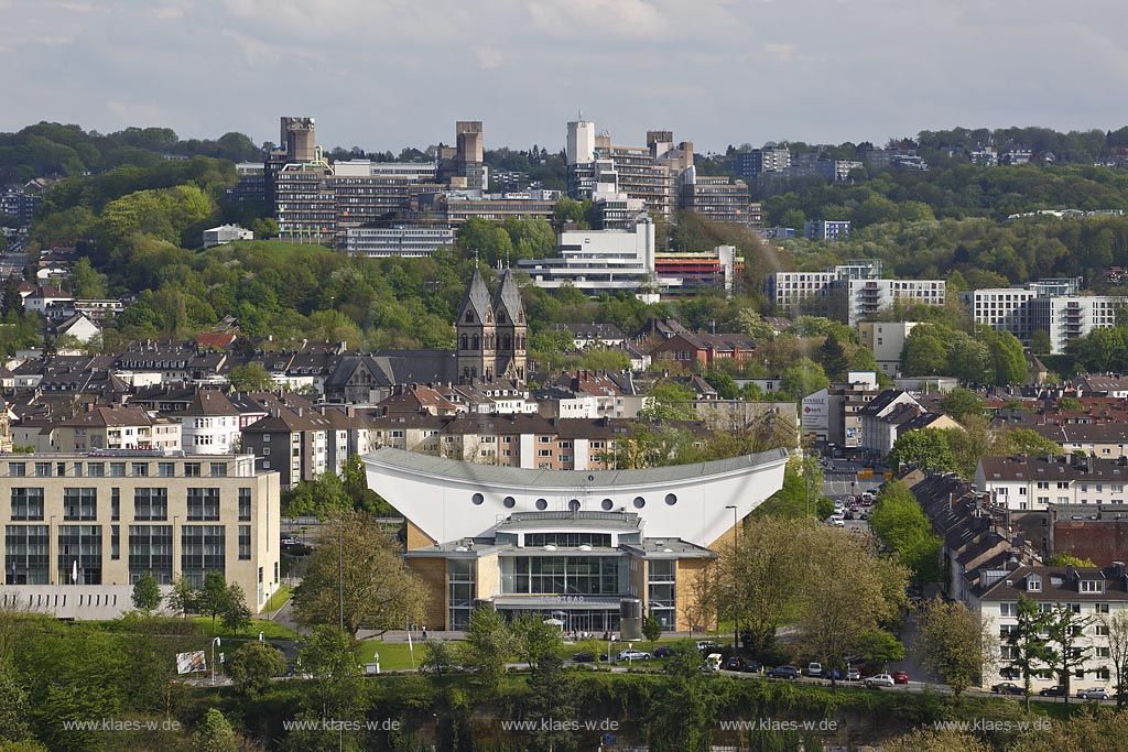 Wuppertal Elberfeld, Blick auf die Suedstadt mit Stadtbad, auch Schwimmoper genannt, Golden Tulip Wuppertal City, St.Suitbertus Kirche; Universitaet; Wuppertal Elberfeld, view to the south of the city.