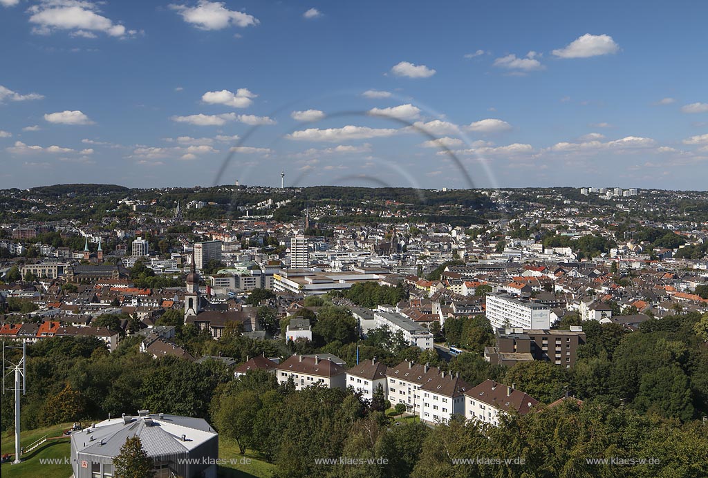 Wuppertal Elberfeld, Blick vom Grifflenberg auf die Stadt mit Christuskirche, St. Laurentius Kirche und Friedhofskirche, Wuppertal Elberfeld, view over the town.