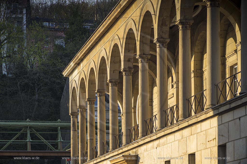 Wuppertal-Elberfeld, Landgericht, Arkaden des Gerichtsgebaeudes vom Architekten "Carl Ferdinand Busse" von 1854; Wuppertal-Elberfeld view onto the arcade of the courthouse anno 1854  from architect "Carl Ferdinand Busse".