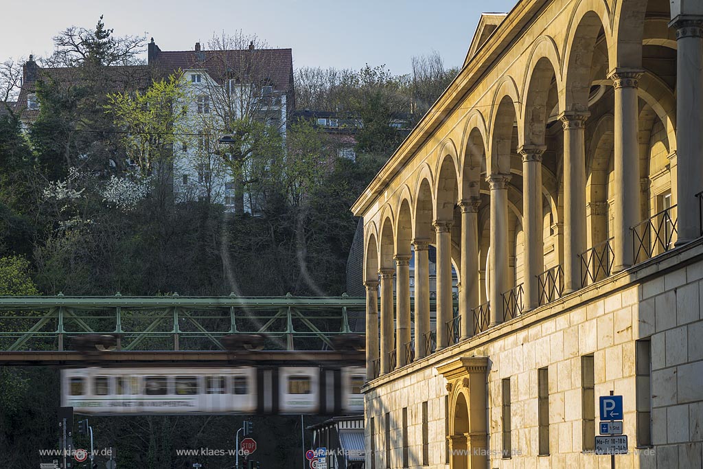 Wuppertal-Elberfeld, Landgericht, Arkaden des Gerichtsgebaeudes vom Architekten "Carl Ferdinand Busse" von 1854 mit Schwebebhan im Hintergrund; Wuppertal-Elberfeld view onto the arcade of the courthouse anno 1854  from architect "Carl Ferdinand Busse" with elevated railway in the background.