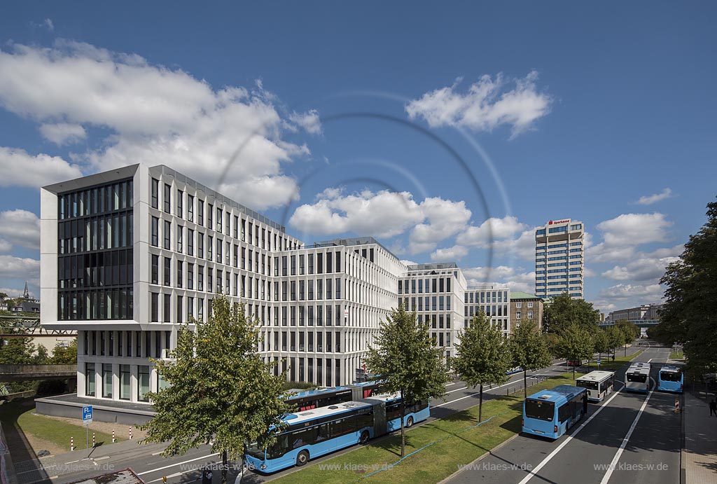 Wuppertal Elberfeld, Ohligsmuehle. HPP Buero- und Geschaeftshaus. Das 2012 fertiggestellte Gebaeude zeichnet sich durch eine etwa 18.000 Quadratmeter grosse Geschossflaeche und 6 Etagen aus. Der Energieverbrauch des "Green-Buildings" betraegt etwa die Haelfte von dem, eines herkoemmlichen Hauses; Wuppertal Elberfeld, office and business house.