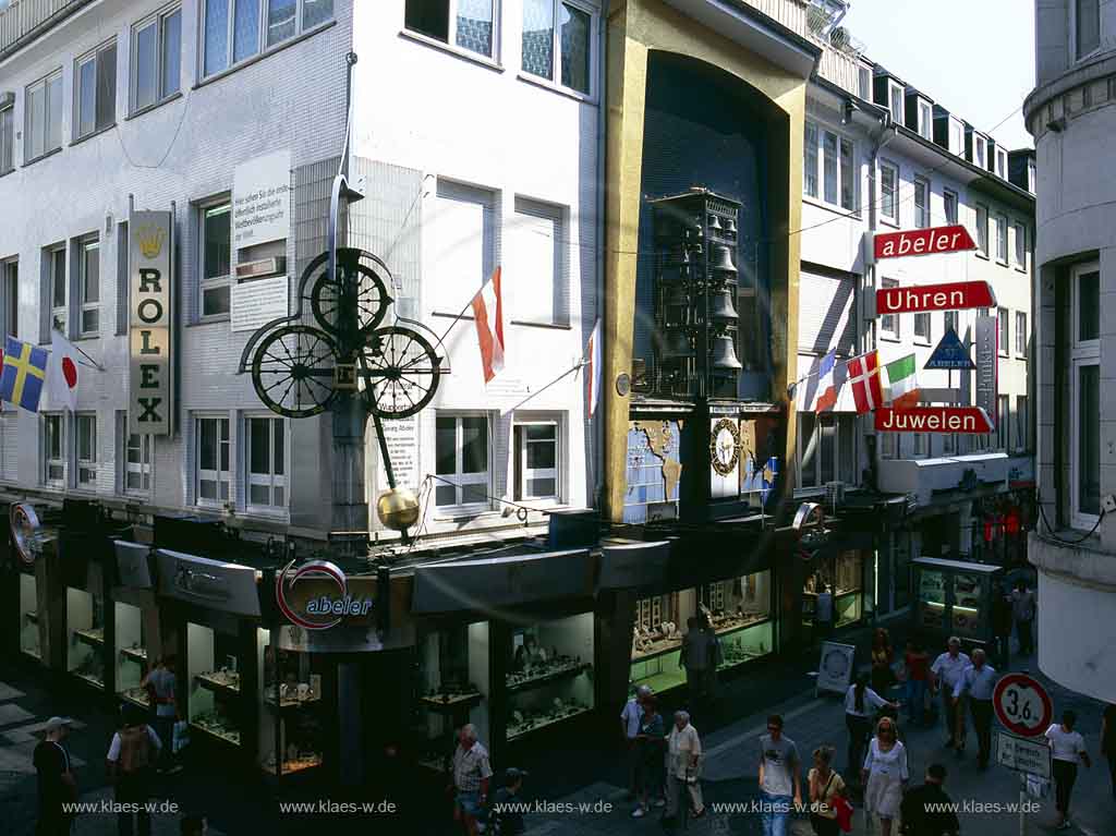 Elberfeld, Wuppertal, Poststrasse, Regierungsbezirk Dsseldorf, Duesseldorf, Blick in Fussgaengerzone, Fussgngerzone mit Sicht auf Uhrenfachgeschaeft, Uhrenfachgeschft Abeler