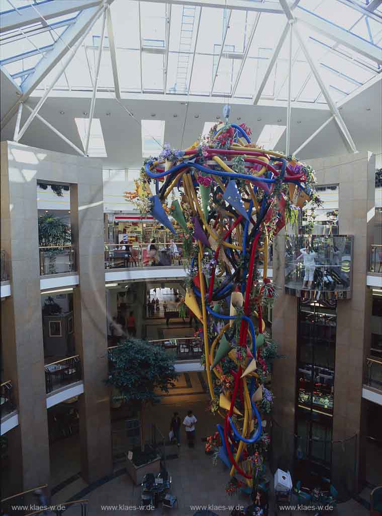 Elberfeld, Wuppertal, Regierungsbezirk Dsseldorf, Duesseldorf, Blick in Einkaufszenter Rathausgalerie mit Sicht auf mehere Etagen und Glasdach