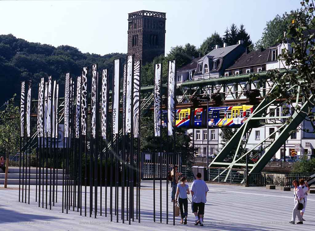 Elberfeld, Wuppertal, Regierungsbezirk Dsseldorf, Duesseldorf, Blick auf Schwebebahn an Stadtion Zoo