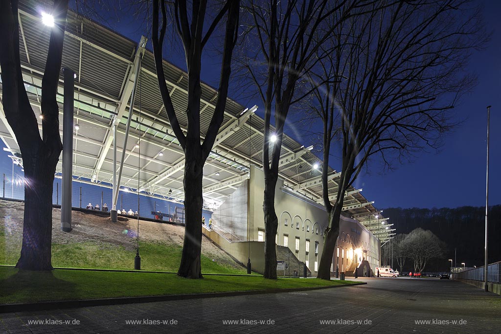 Wuppertal Elberfald, Stadion am Zoo mit der denkmalgeschuetzten Schildwand, illuminirt waehrend der blauen Stunde; Wuppertal Elberfald Stadium at Zoo during blue hour, illuminated