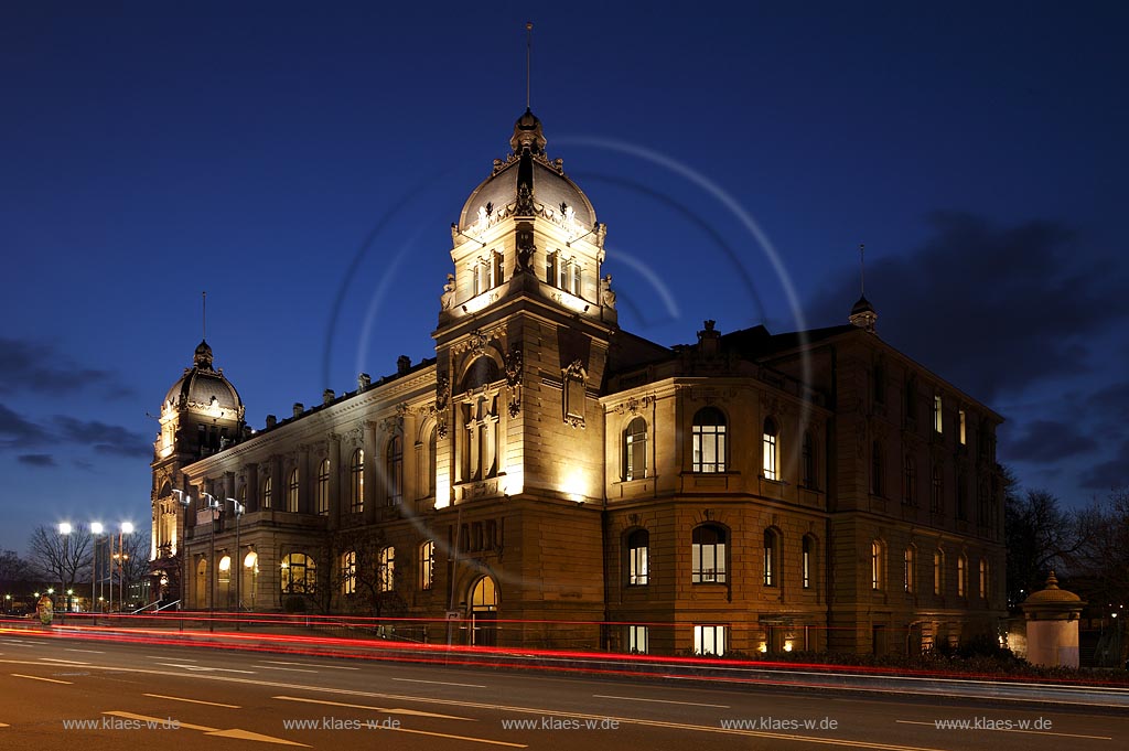 Wuppertal Elberfeld, Johannisberg die historische Stadthalle waehrend der blauen Stunde, illumiert, von innen und aussen beleuchtet waehrend einer Veranstaltung; Historism city hall of Wuppertal during blue hour