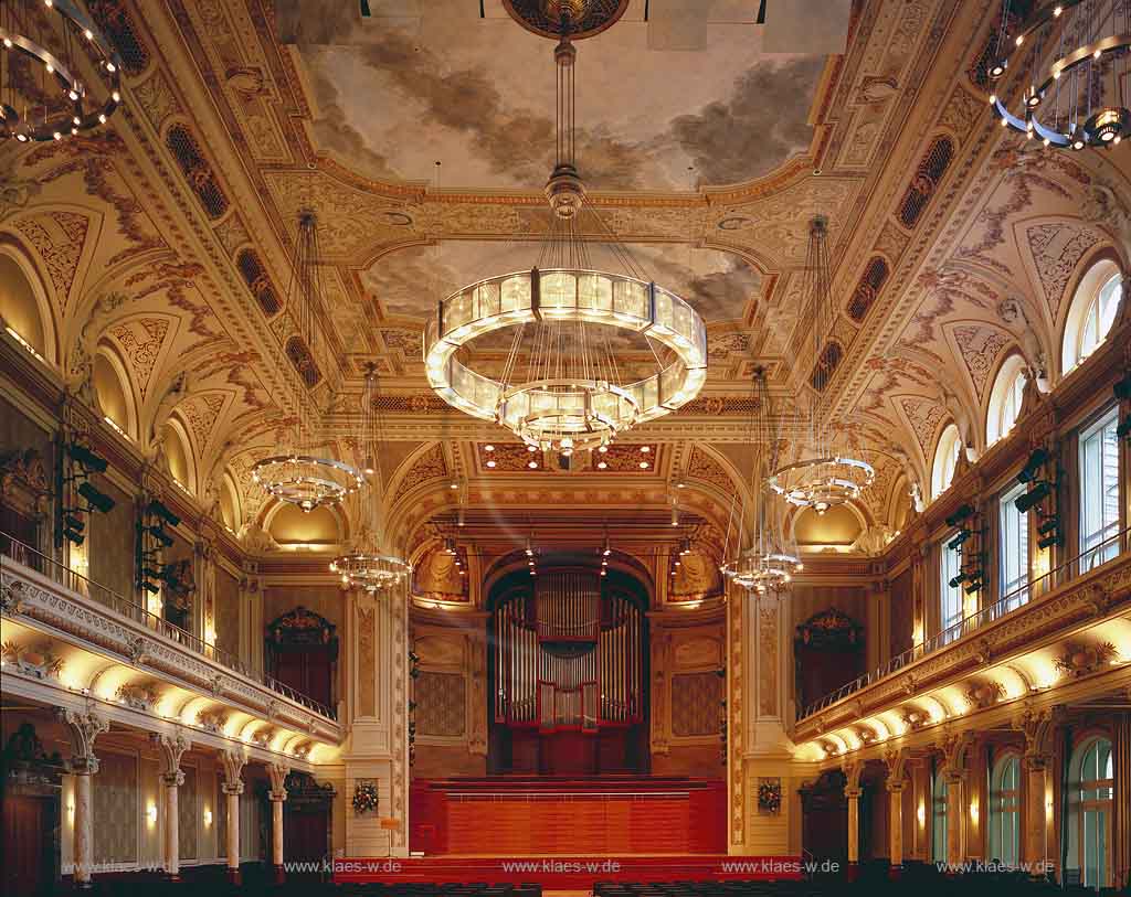 Elberfeld, Wuppertal, Regierungsbezirk Dsseldorf, Duesseldorf, Blick in Historische Stadthalle im Baustil der Neorenaissance auf grossen Saal mit Sicht zur Orgel auf Orgelpfeifen