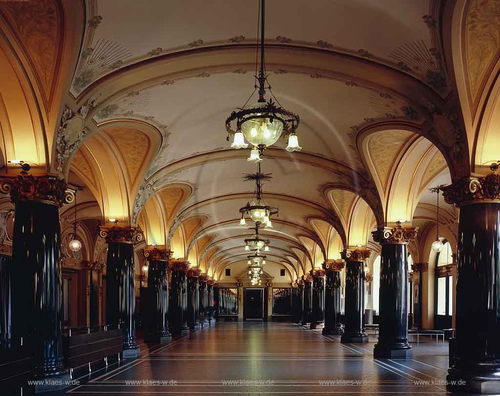 Elberfeld, Wuppertal, Regierungsbezirk Dsseldorf, Duesseldorf, Blick in Historische Stadthalle im Baustil der Neorenaissance in das Foyer, Wandelhalle