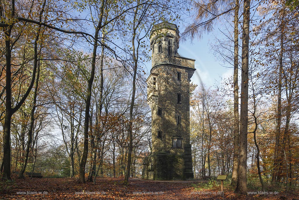 Wuppertal Elberfeld, Koenigshoehe mit Von-der-Heydt-Turm,  ein Aussichtsturm in 274 m Hoehe, der im Jahr 1892 aus Spenden des Elberfelder Bankiers "August Freiherr von der Heydt" errichtet und benannt wurde; Wuppertal Elberfeld, Koenigshoehe with tower Von-der-Heydt-Turm.