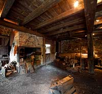 Bergisch Gladbach LVR Industriemuseum Papiermuehle Alte Dombach, Hammerwerk Innenansicht mit Schmiedeofen und Ambos; Rhineland Industrial Museum The Old Dombach paper Mill interior view, inside view