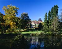 Bergisch Gladbach, Rheinisch-Bergischer Kreis, Blick auf Schloss Lerbach mit Schlossteich und Schlosspark, Gourmet-Restaurant Dieter Mller 