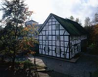 Kuerten, Krten, Rheinisch-Bergischer Kreis, Blick auf Gut Hungenbach, Fachwerkhaus