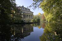 Rsrath, Roesrath, Rheinisch-Bergischer Kreis, Blick auf Schloss, Wasser Schloss Eulenbroich mit Schloss Teich, Wahrzeichen der Stadt