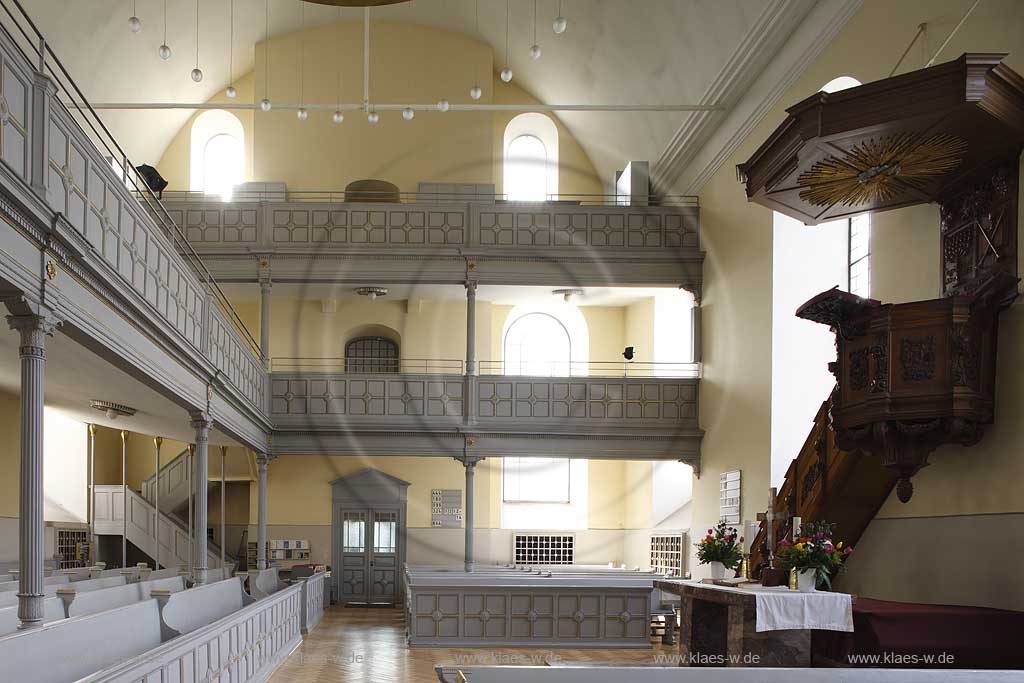 Altstadt, Bolker Strasse, Dsseldorf, Duesseldorf, Niederrhein, Bergisches Land, Blick in Neanderkirche auf Kanzel, Altar und Baenke, Bnke