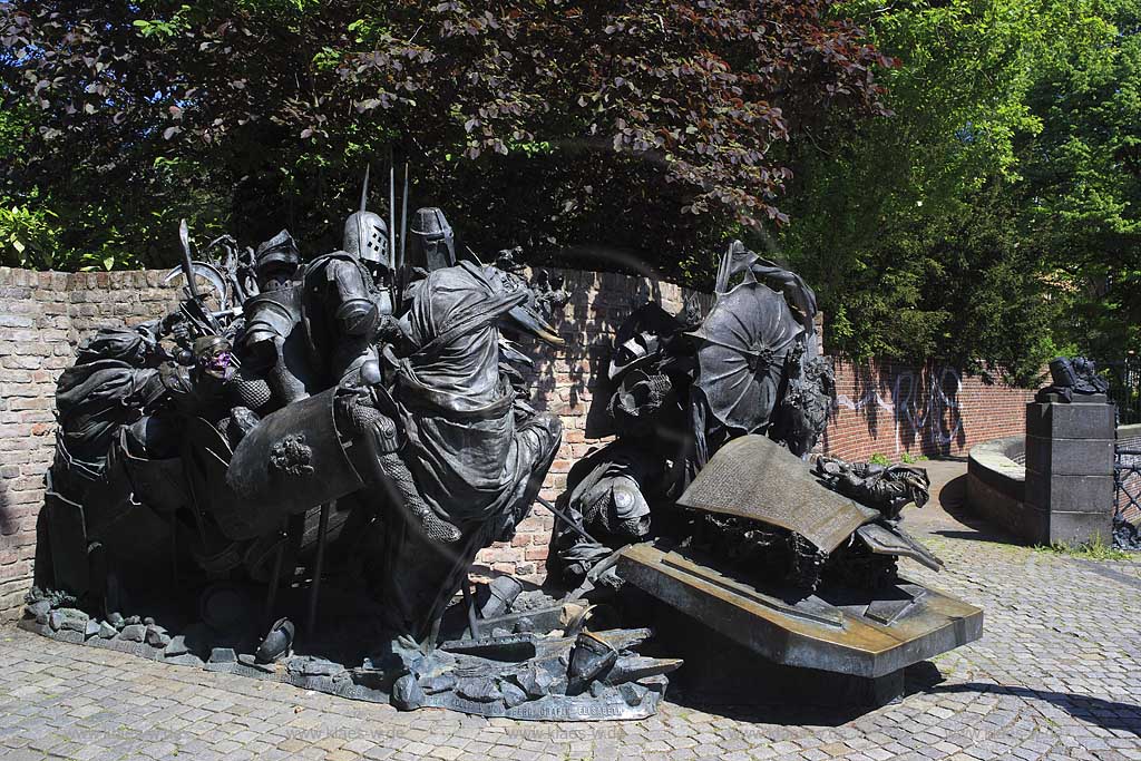 Burgplatz, Dsseldorf, Duesseldorf, Niederrhein, Bergisches Land, Blick auf Stadterhebungsmonument von Bert Gerresheim