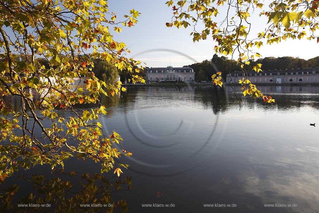 Duesseldorf-Benrath, Schloss Benrath mit Schlossteich in Herbststimmung mit Spiegelbild; Castle Benrath in autumn with mirror image