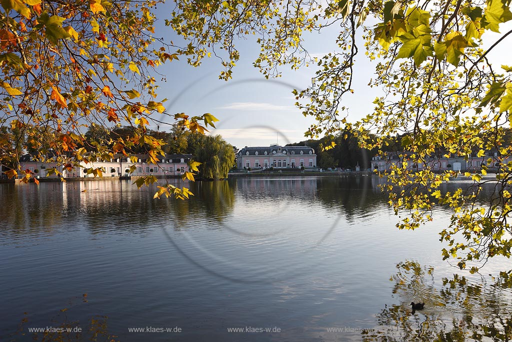 Duesseldorf-Benrath, Schloss Benrath mit Schlossteich in Herbststimmung mit Spiegelbild; Castle Benrath in autumn with mirror image