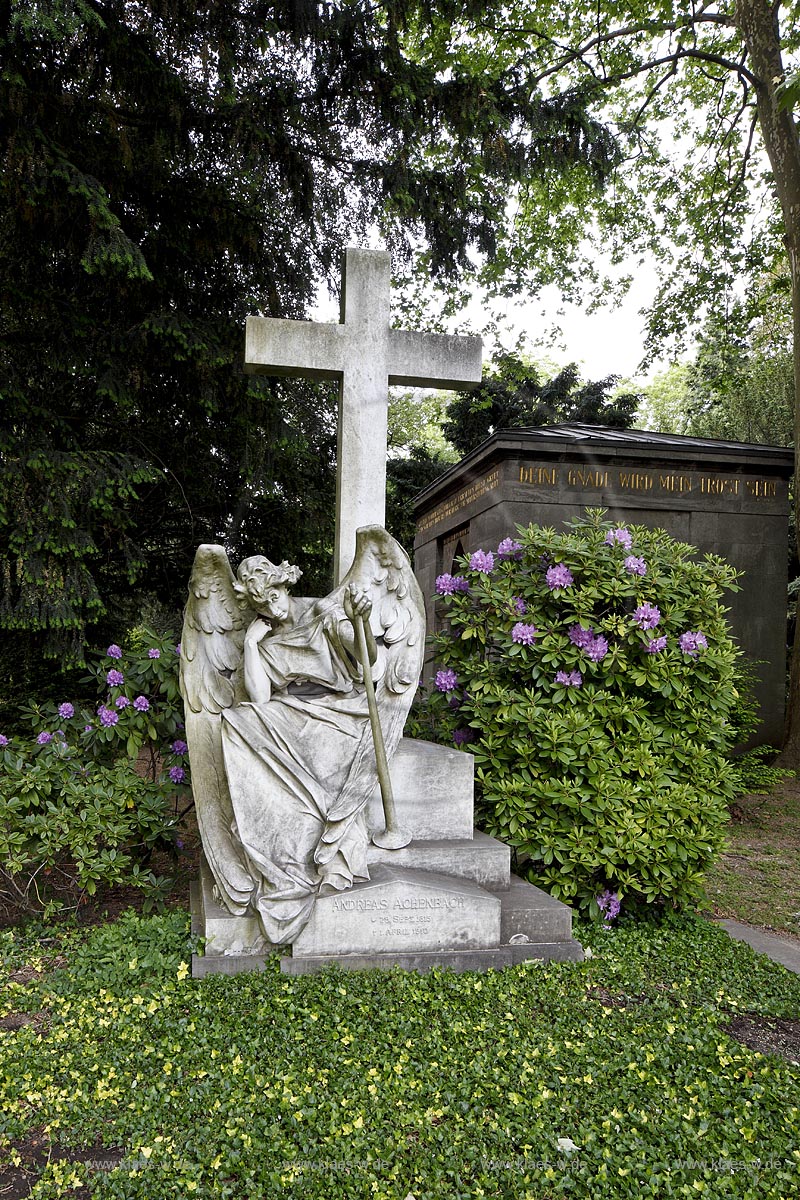 Duesseldorf Derendorf, Nordfriedhof, Grabmal von Andreas Achenbach (Andreas Achenbach (geboren am 29. September 1815 in Kassel;gestorben am 1. April 1910 in Dsseldorf war ein deutscher Landschaftsmaler der Romantik und der Bruder von Oswald Achenbach. Er wird der Dsseldorfer Malerschule zugerechnet); Duesseldorf Derendorf, north bone yard, tomb of Andreas Achenbach