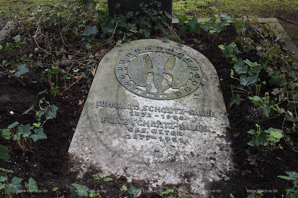 Duesseldorf Derendorf, Nordfriedhof, Grabstein am Grab des Ewald Matar, Deutscher Maler und Bildhauer; North cemetery with gravestone at grave of Ewald Matare, german painter and sculptor