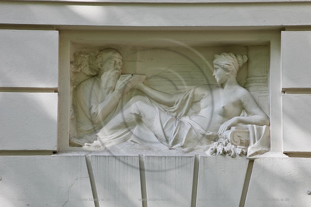 Duesseldorf-Duesseltal, frueher Duesselthal, Detail, Relief des Bildhauers Gustav Rutz an dessen Wohnhaus in der Achenbachstrasse.  Das Haus wurde von dem Architekten Richard Hultsch von 1905 bis 1906 im Stil des Neobarock fr den Bildhauer Gustav Rutz erbaut. ; Duesseldorf-Duesseltal, once Duesselthal, house of the sculptor Gustav Rutz