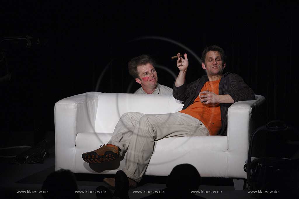 Altstadt, Dsseldorf, Duesseldorf, Kommdchen, Kommoedchen, Ensemble Couch, ein Heimatabend, Regie Hans Holzbecher, entwickelt von Dietmar Jacobs und Christian Ehring, Stilmix zwischen Kabarett, Theater und Sitcom, Blick auf Christian Ehring, Heiko Seidel 
