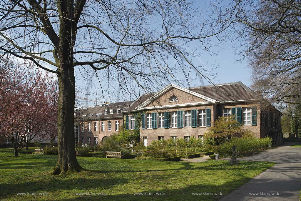 Lohausen, Dsseldorf, Duesseldorf, Niederrhein, Bergisches Land, Blick auf ehemaliges Palais Spee, jetziges Stadtmuseum in Frhlingsstimmung, Fruehlingsstimmung 