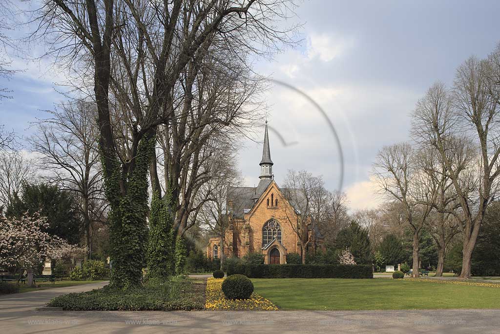 Derendorf, Nordfriedhof, Dsseldorf, Duesseldorf, Niederrhein, Bergisches Land, Blick auf Kapelle in Frhlingsstimmung, Fruehlingsstimmung