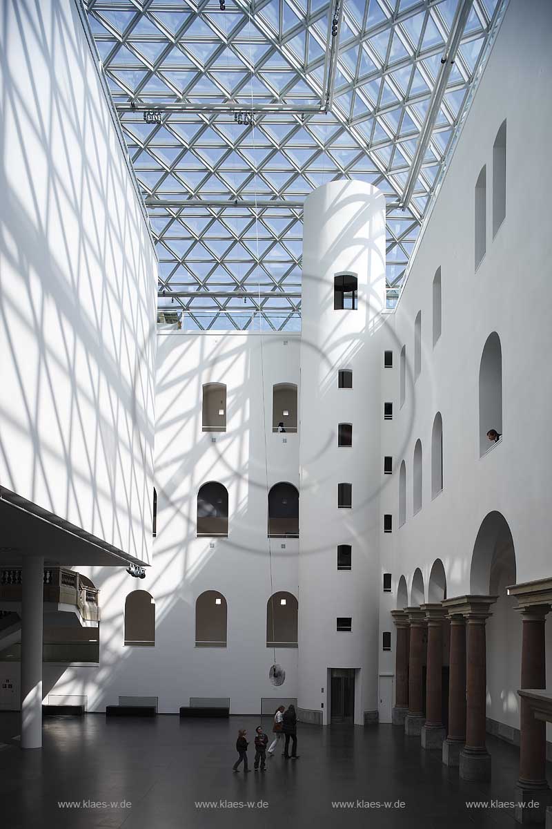 Unterbilck, Dsseldorf, Duesseldorf, Niederrhein, Bergisches Land, Blick in Staendehaus, Stndehaus K21 mit Glasdach, Sicht auf Foyer mit Installation eines fliegenden Propellers