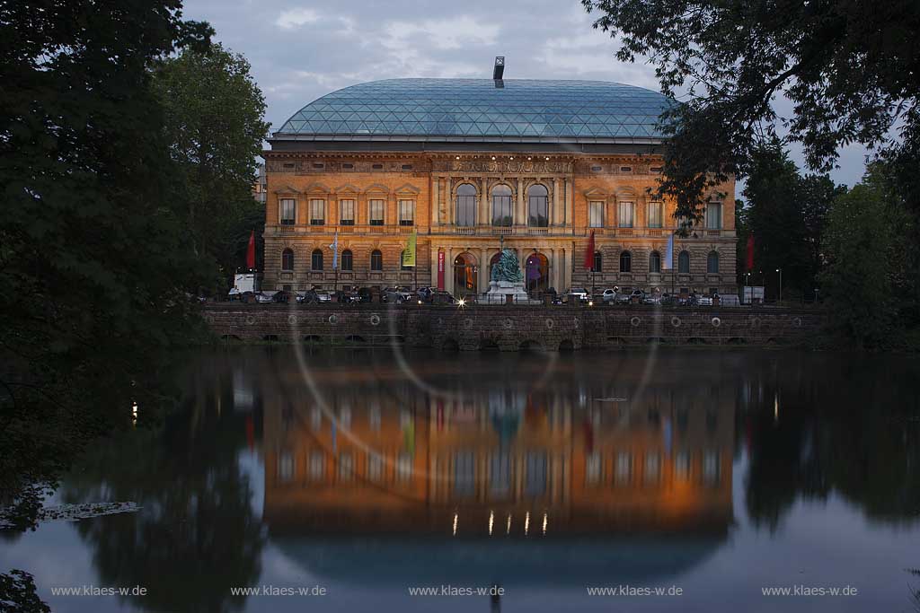 Friedrichstadt, Dsseldorf, Duesseldorf, Blick auf Staendehaus, Stndehaus K 21 , Kunstmuseum mit Spiegelbild im Kaiserteich in Abenddaemmerung, Abenddmmerung