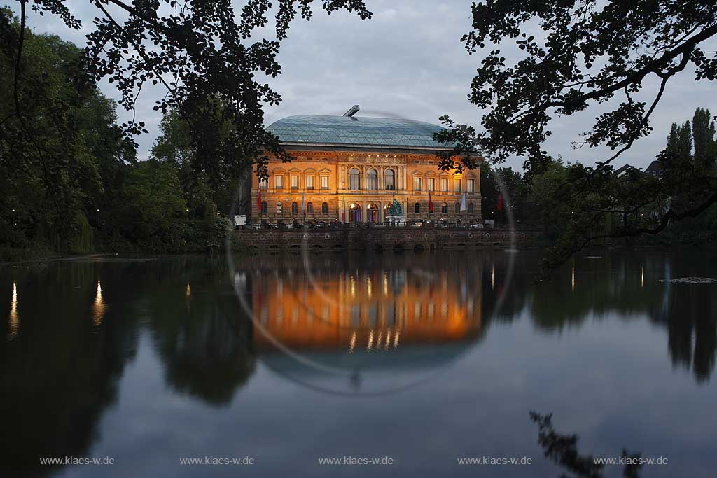 Friedrichstadt, Dsseldorf, Duesseldorf, Blick auf Staendehaus, Stndehaus K 21 , Kunstmuseum mit Spiegelbild im Kaiserteich in Abenddaemmerung, Abenddmmerung