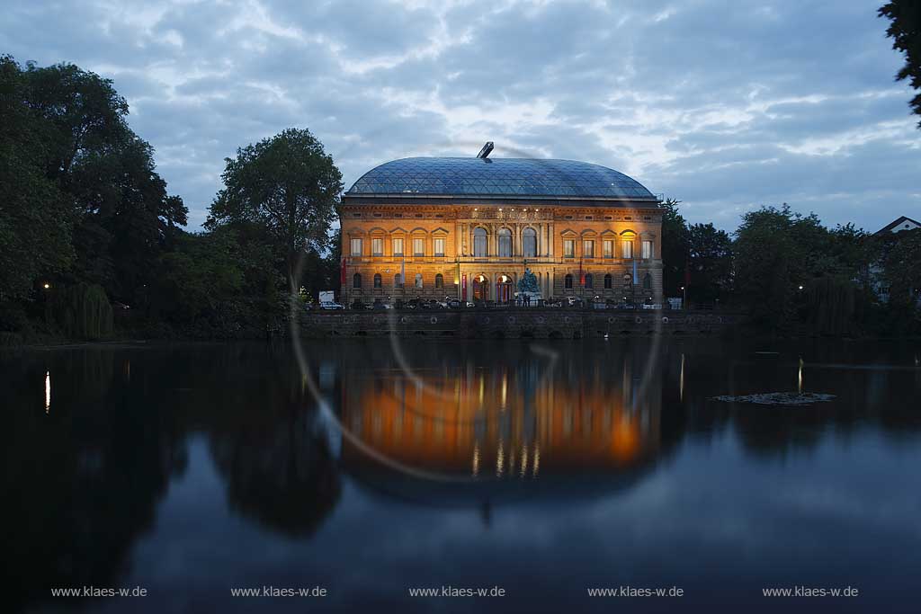 Friedrichstadt, Dsseldorf, Duesseldorf, Blick auf Staendehaus, Stndehaus K 21 , Kunstmuseum mit Spiegelbild im Kaiserteich in Abenddaemmerung, Abenddmmerung