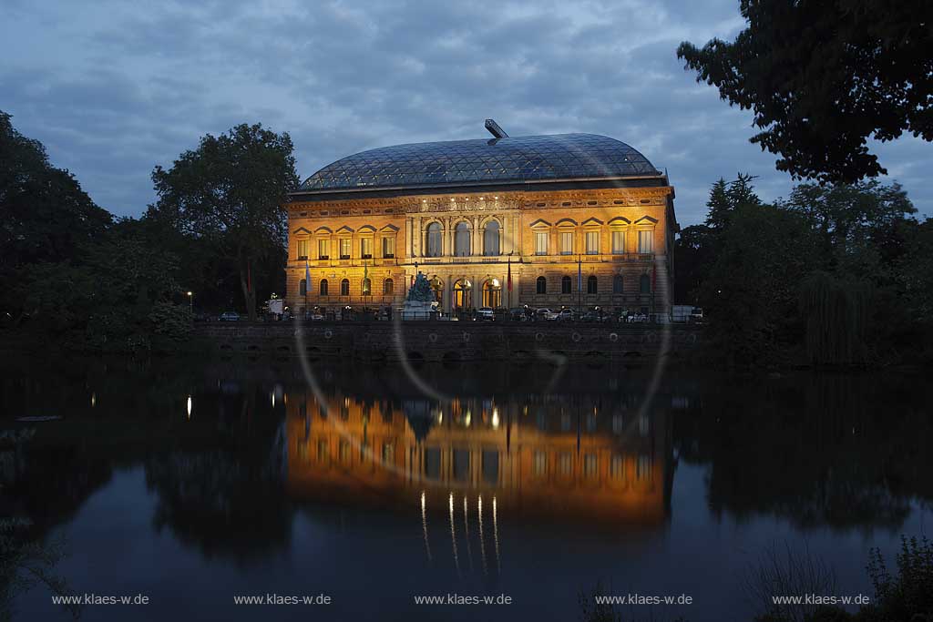 Friedrichstadt, Dsseldorf, Duesseldorf, Blick auf Staendehaus, Stndehaus K 21 , Kunstmuseum mit Spiegelbild im Kaiserteich in Abenddaemmerung, Abenddmmerung