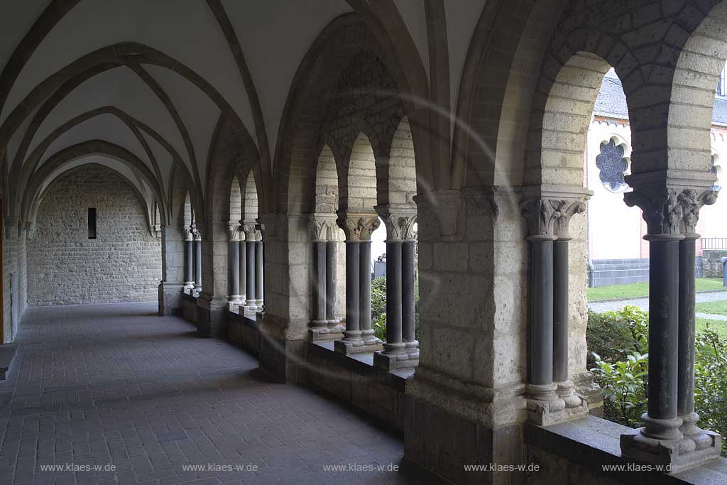 Dsseldorf, Gerresheim, Basilika St. Margareta, Stiftsgebude, Krezugang