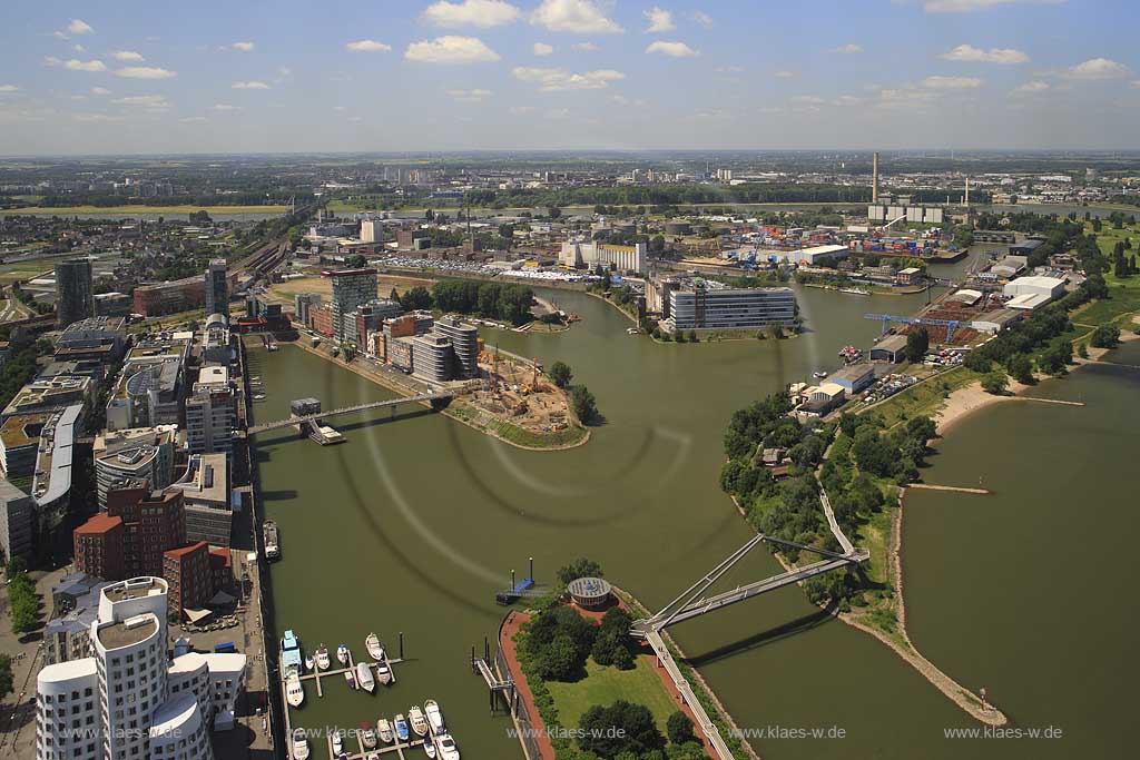 Panoramablick vom Rheinturm in Dsseldorf, Duesseldorf-Hafen auf Neuen Hafen mit Rhein