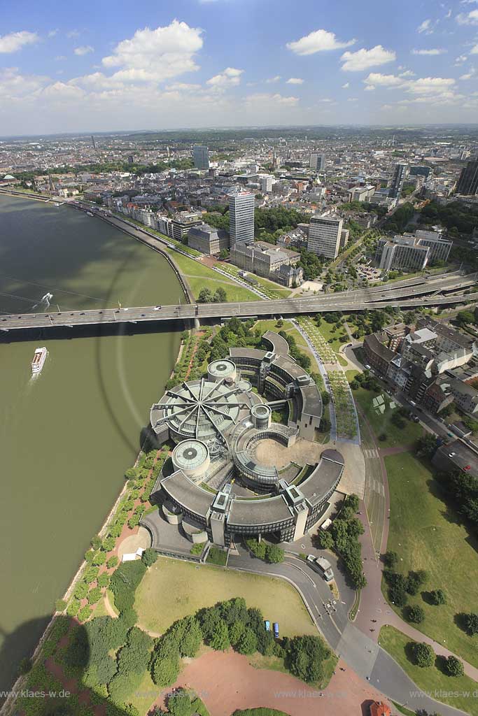 Panoramablick vom Rheinturm in Dsseldorf, Duesseldorf-Hafen auf Landtag und Rhein mit Sicht auf die Stadt