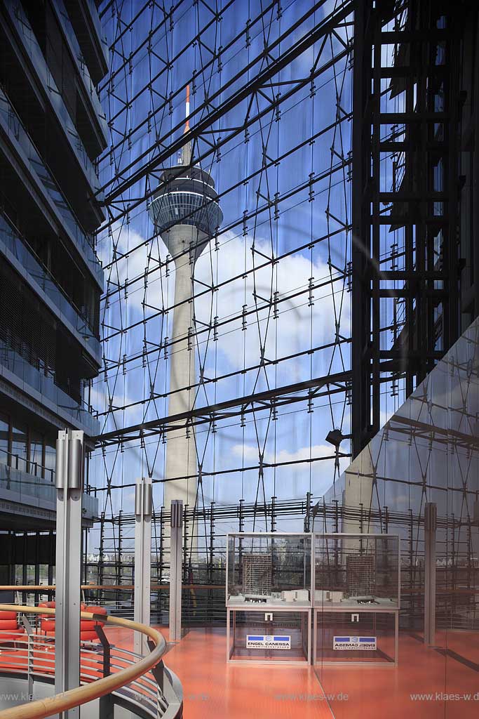 Unterbilck, Dsseldorf, Duesseldorf, Niederrhein, Bergisches Land, Blick auf Stadttor mit Fernsehturm 