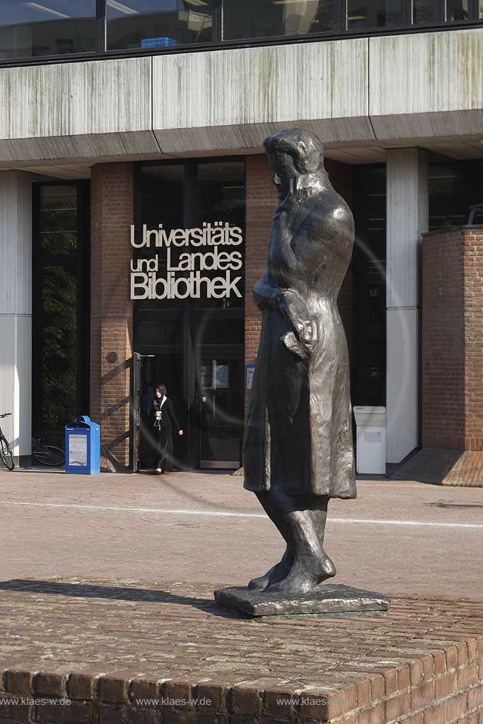 Wersten, Dsseldorf, Duesseldorf, Heinrich-Heine-Universitts und Landesbibliothek mit Heinrich Heine Denkmal, Bronzedenkmal