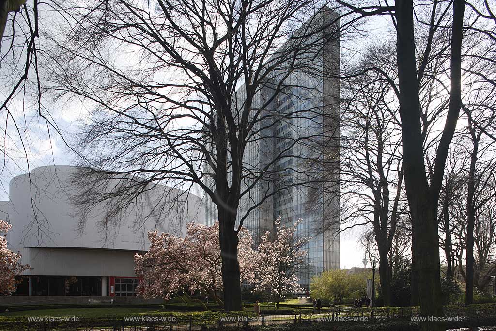 Pempelfort, Dsseldorf, Duesseldorf, Niederrhein, Bergisches Land, Blick auf Dreischeibebhaus, Thyssen Haus und Schauspielhaus in Frhlingsstimmung, Fruehlingsstimmung