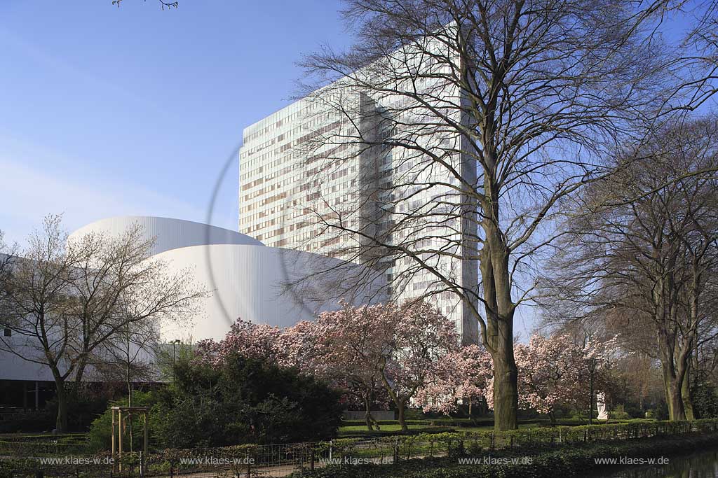 Pempelfort, Dsseldorf, Duesseldorf, Niederrhein, Bergisches Land, Blick auf Dreischeibebhaus, Thyssen Haus und Schauspielhaus in Frhlingsstimmung, Fruehlingsstimmung