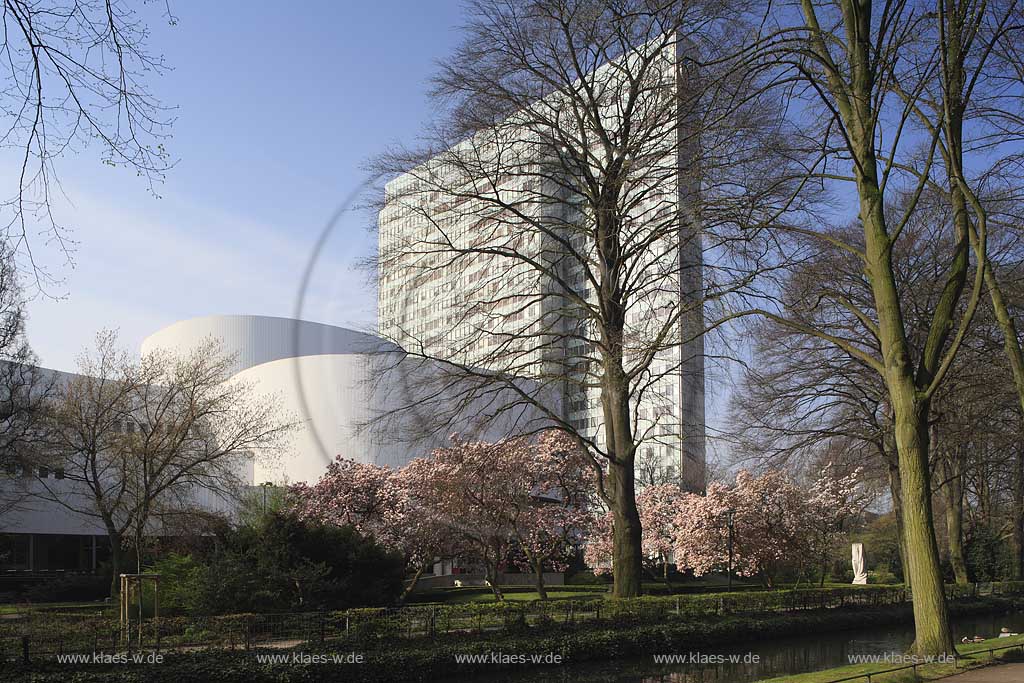 Pempelfort, Dsseldorf, Duesseldorf, Niederrhein, Bergisches Land, Blick auf Dreischeibebhaus, Thyssen Haus und Schauspielhaus in Frhlingsstimmung, Fruehlingsstimmung