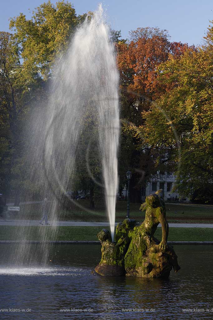 Dsseldorf, Hofgarten, Brunnen, Grner Junge, Jrne Jong, Springbrunnen,  Herbststimmung