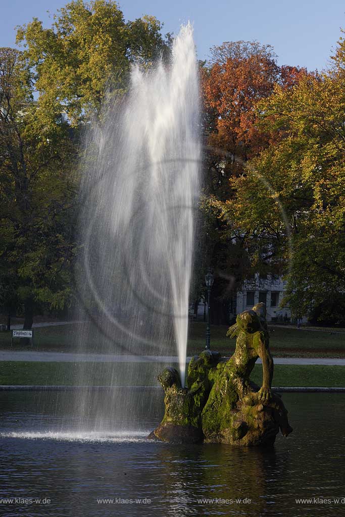 Dsseldorf, Hofgarten, Brunnen, Grner Junge, Jrne Jong, Springbrunnen,  Herbststimmung