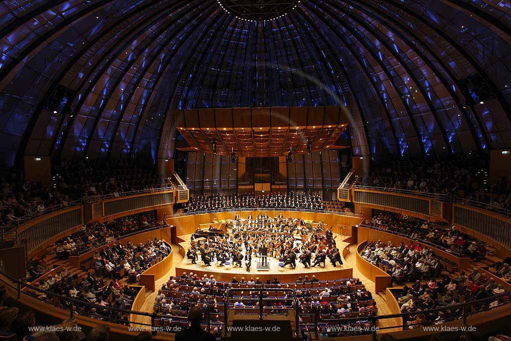 Dsseldorf, Duesseldorf Pempelfort Dsseldorfer Symhoniker in der Tonhalle Konzert Sternzeichen 12, Christiane Oelze, Sopran Michael Smallwood, Tenor Miljenko Turk, Bariton Andreas Delfs, Dirigent